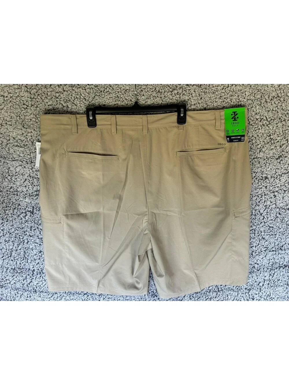 NWT IZOD Golf SwingFlex Cargo Shorts 48 Khaki Classic Fit Stretch UPF 50